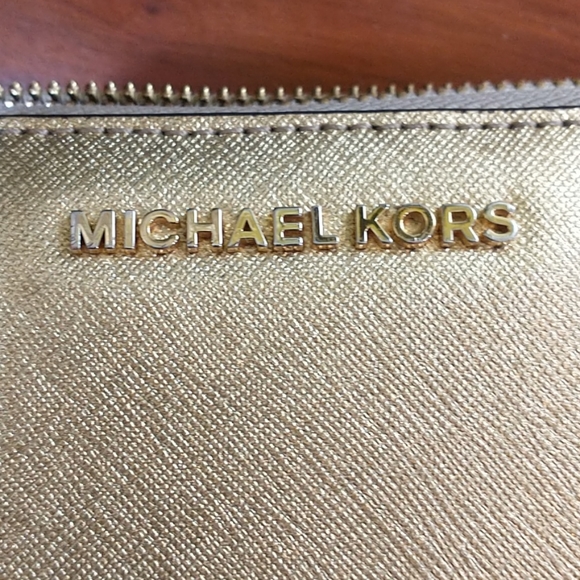 Michael Kors Signature Wallet - Picture 6 of 11